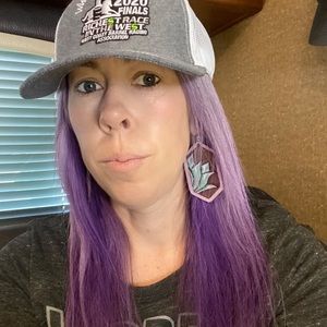 Meet your Posher, Vincent an amber